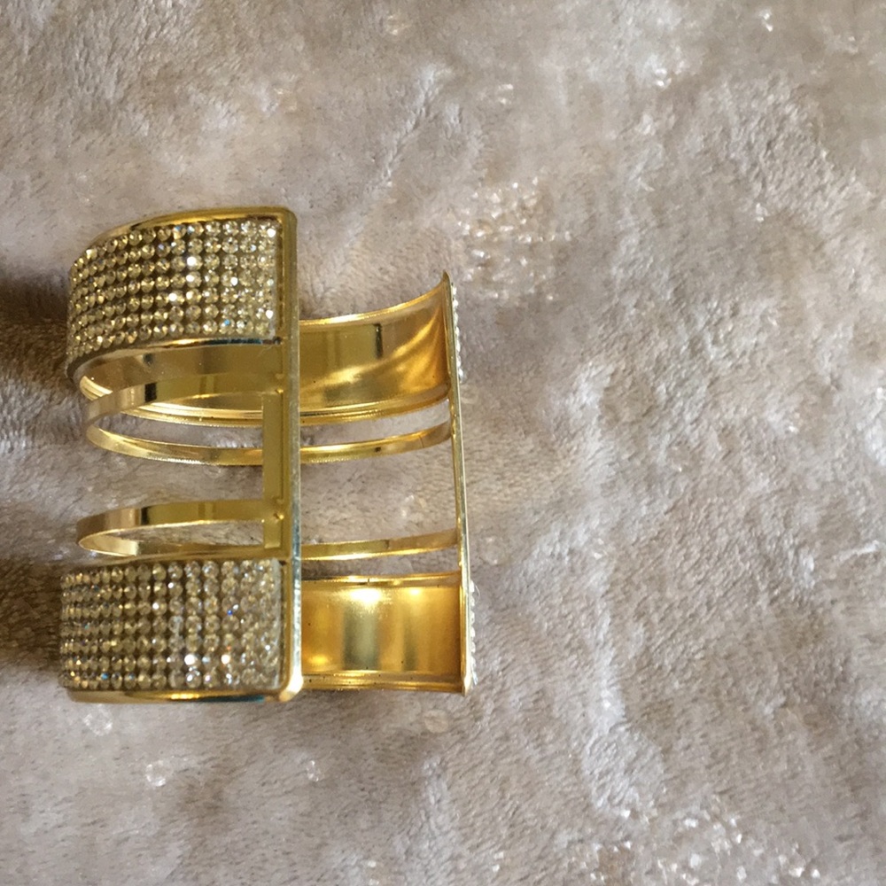 Accessories - Picture 3 of 7